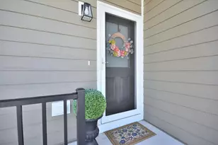 1358 Scenic Pointe Ct, Hartford, WI 53027 - Photo 2