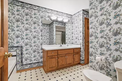 N68W14817  Prudence Dr, Menomonee Falls, WI 53051 - Photo 20
