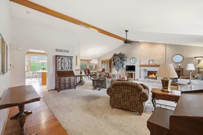 N68W14817  Prudence Dr, Menomonee Falls, WI 53051 - Photo 4
