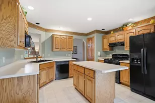 N68W14817 Prudence Dr, Menomonee Falls, WI 53051 - Photo 8