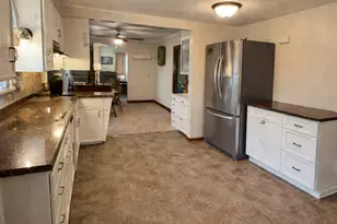 909 S 25th St, Manitowoc, WI 54220 - Photo 10