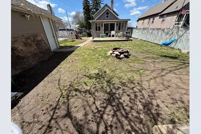 909 S 25th St, Manitowoc, WI 54220 - Photo 4