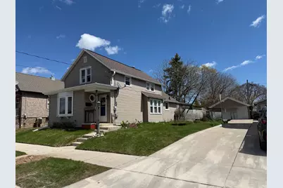 909 S 25th St, Manitowoc, WI 54220 - Photo 2