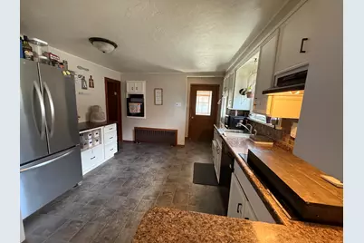 909 S 25th St, Manitowoc, WI 54220 - Photo 8