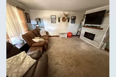 909 S 25th St, Manitowoc, WI 54220 - Photo 6