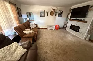 909 S 25th St, Manitowoc, WI 54220 - Photo 6