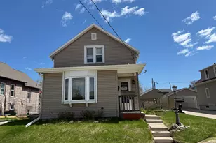 909 S 25th St, Manitowoc, WI 54220 - Photo 1