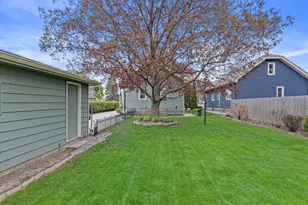 9015 W Cold Spring Rd, Greenfield, WI 53228 - Photo 10