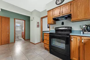 9015 W Cold Spring Rd, Greenfield, WI 53228 - Photo 26