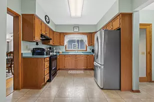 9015 W Cold Spring Rd, Greenfield, WI 53228 - Photo 22