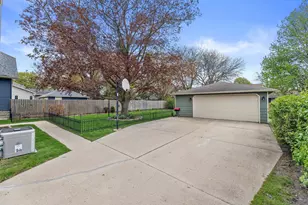 9015 W Cold Spring Rd, Greenfield, WI 53228 - Photo 4