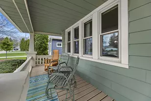 9015 W Cold Spring Rd, Greenfield, WI 53228 - Photo 12
