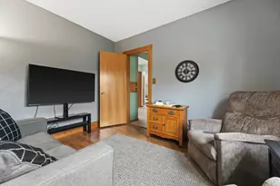 9015 W Cold Spring Rd, Greenfield, WI 53228 - Photo 32