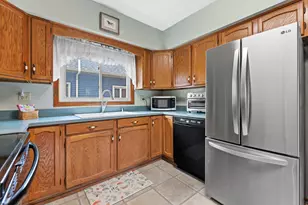 9015 W Cold Spring Rd, Greenfield, WI 53228 - Photo 24