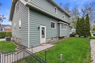 9015 W Cold Spring Rd, Greenfield, WI 53228 - Photo 8