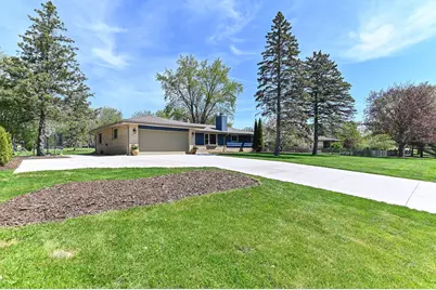 15860  Brookhill Dr, Brookfield, WI 53005 - Photo 6