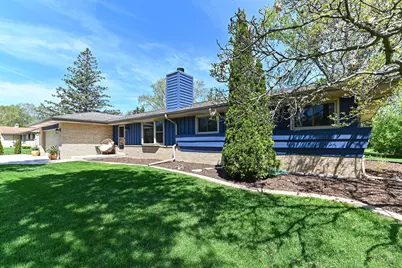 15860  Brookhill Dr, Brookfield, WI 53005 - Photo 2