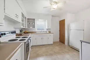 10035 W Highwood Ave, Wauwatosa, WI 53222 - Photo 12