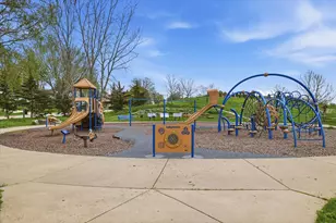 10035 W Highwood Ave, Wauwatosa, WI 53222 - Photo 16