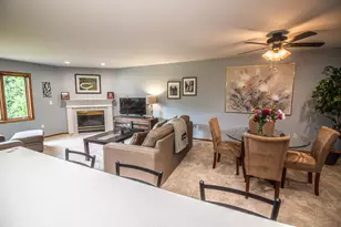 7222 W Mequon Square Dr, Mequon, WI 53092 - Photo 30