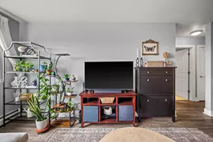 2121 N Cambridge Ave, Milwaukee, WI 53202 - Photo 6