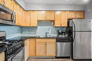 2121 N Cambridge Ave, Milwaukee, WI 53202 - Photo 10