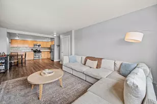 2121 N Cambridge Ave, Milwaukee, WI 53202 - Photo 2