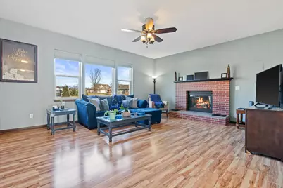 N42W22770  Beacon Ct, Pewaukee, WI 53072 - Photo 8