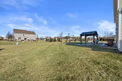 N42W22770  Beacon Ct, Pewaukee, WI 53072 - Photo 46