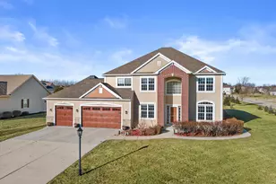 N42W22770 Beacon Ct, Pewaukee, WI 53072 - Photo 1