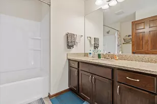 N42W22770 Beacon Ct, Pewaukee, WI 53072 - Photo 32