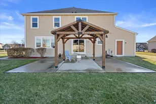 N42W22770 Beacon Ct, Pewaukee, WI 53072 - Photo 48
