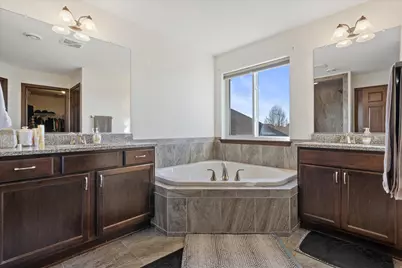 N42W22770  Beacon Ct, Pewaukee, WI 53072 - Photo 26