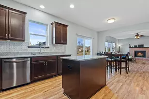 N42W22770 Beacon Ct, Pewaukee, WI 53072 - Photo 6
