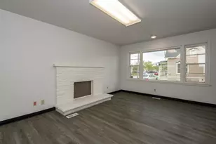 208 Wright St, Waukesha, WI 53186 - Photo 4