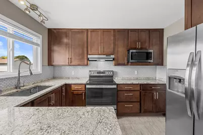 1521  Windsor Way #8, Racine, WI 53406 - Photo 4