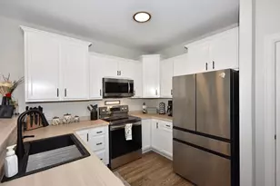 W206N16618 Blackberry Cir, Jackson, WI 53037 - Photo 10