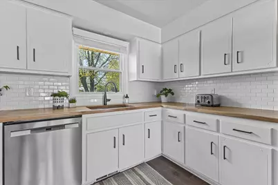 8674 S Wildwood Dr, Oak Creek, WI 53154 - Photo 6
