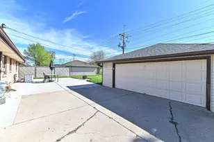 5416 S Elaine Ave, Cudahy, WI 53110 - Photo 32