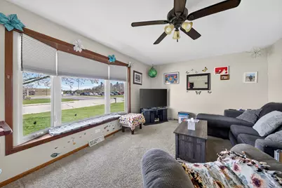 823  Tyler Rd, Howards Grove, WI 53083 - Photo 6