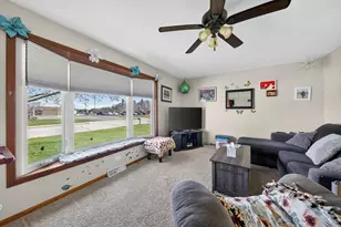 823 Tyler Rd, Howards Grove, WI 53083 - Photo 6