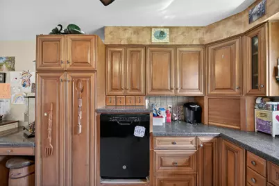 823  Tyler Rd, Howards Grove, WI 53083 - Photo 4