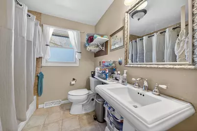 823  Tyler Rd, Howards Grove, WI 53083 - Photo 8