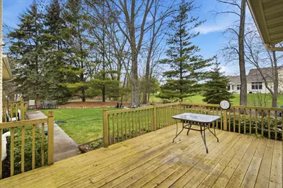 2146  Waverly Ct, Sheboygan, WI 53083 - Photo 8