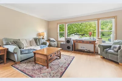 8831 W Hawthorne Ave #8833, Wauwatosa, WI 53226 - Photo 4