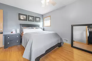 8831 W Hawthorne Ave, Wauwatosa, WI 53226 - Photo 12