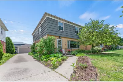 8831 W Hawthorne Ave #8833, Wauwatosa, WI 53226 - Photo 1