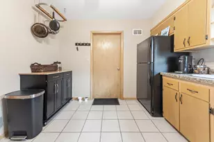 8831 W Hawthorne Ave, Wauwatosa, WI 53226 - Photo 8