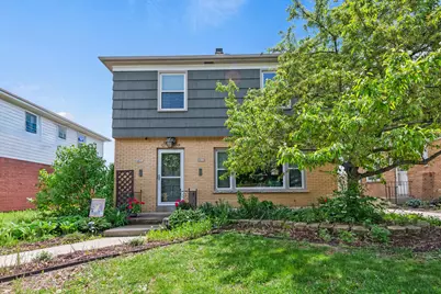 8831 W Hawthorne Ave #8833, Wauwatosa, WI 53226 - Photo 2