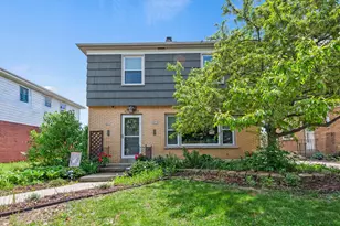8831 W Hawthorne Ave, Wauwatosa, WI 53226 - Photo 2